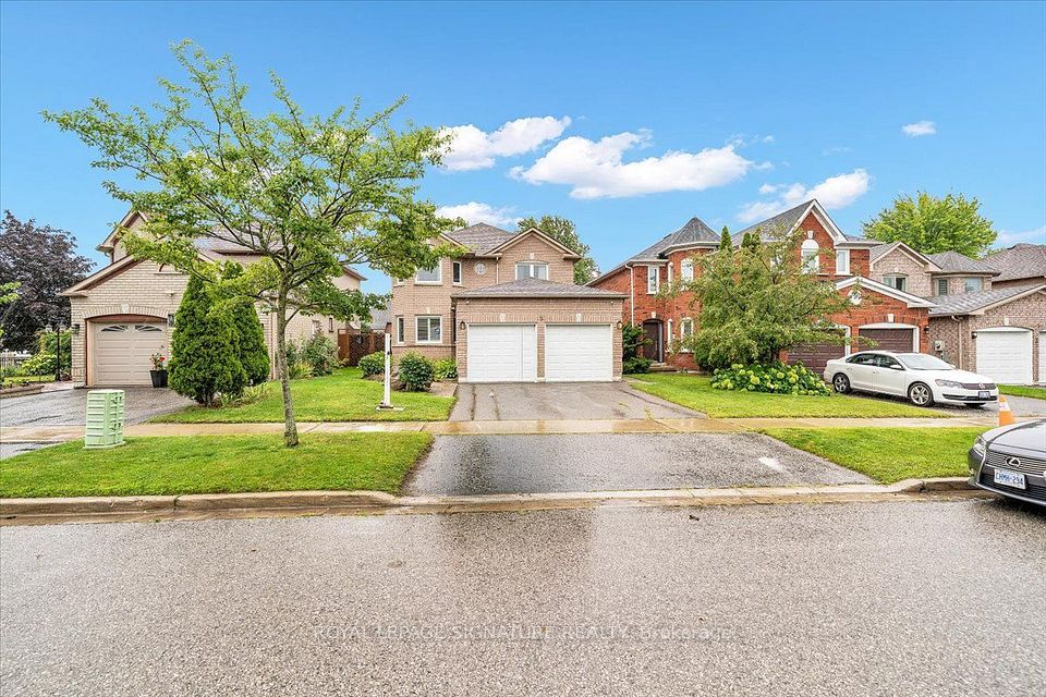 Detached at 3 Griffen Place, Whitby, ON L1R 2N5, Whitby