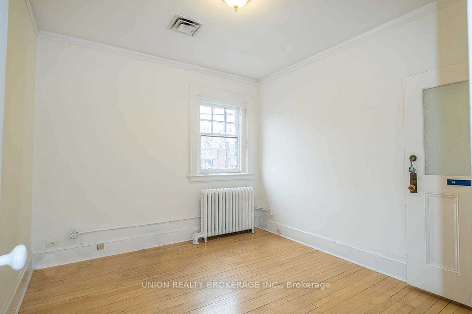 2234 Queen Street E 1, Toronto, ON M4E 1G2
