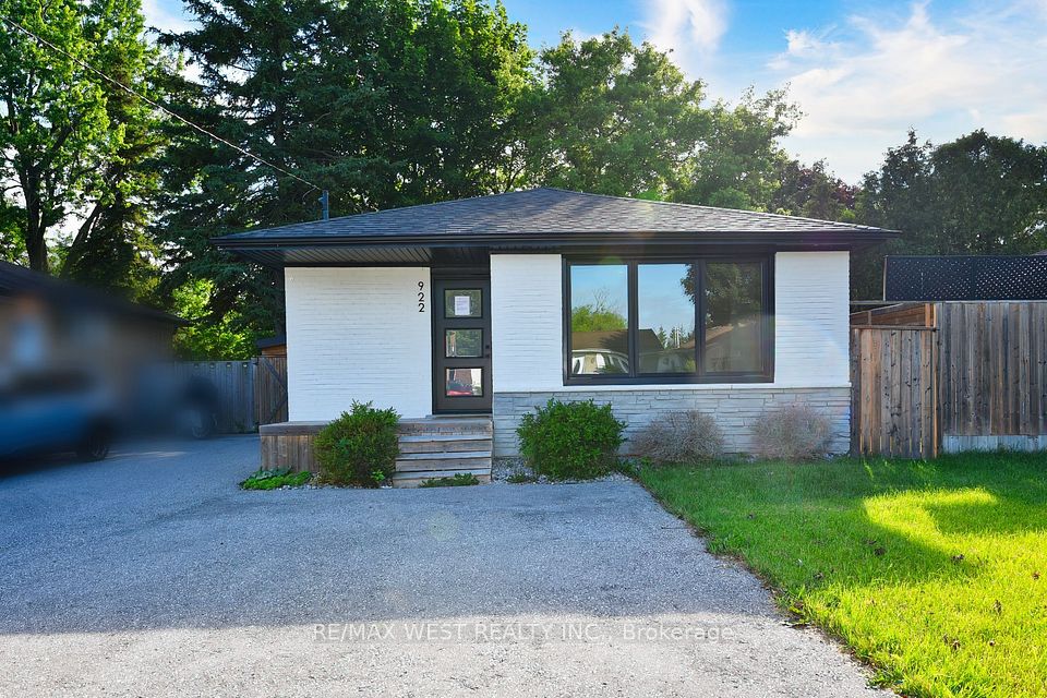 Detached at 922 Centre Street N, Whitby, ON L1N 4V1, Whitby