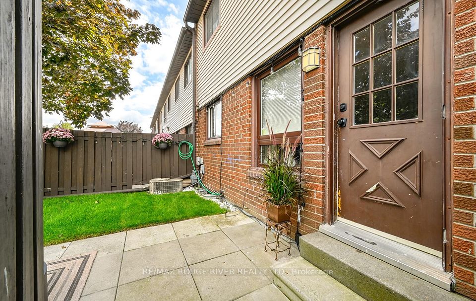 Condo Townhouse at 960 Glen Street 72, Oshawa, ON L1J 6E8, Oshawa