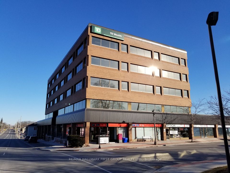 209 Dundas Street E 4, Whitby, ON L1N 2M4