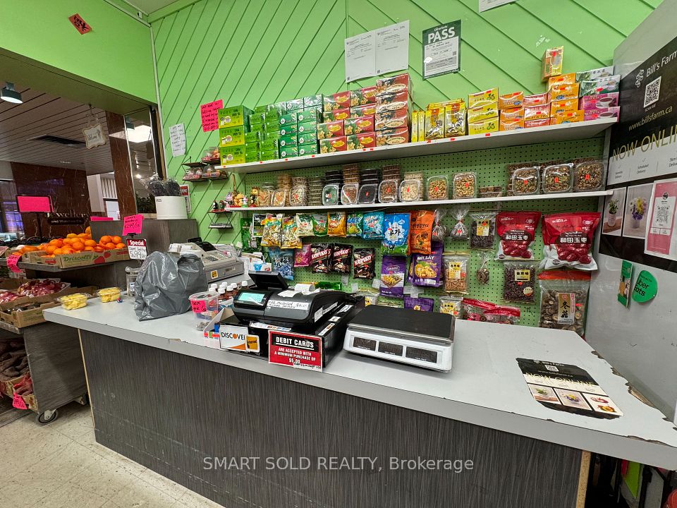 45 Overlea Boulevard 114, Toronto, ON M4H 1C3