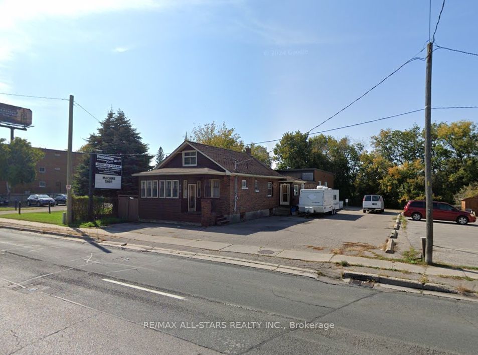 818 Simcoe Street S, Oshawa, ON L1H 4K6