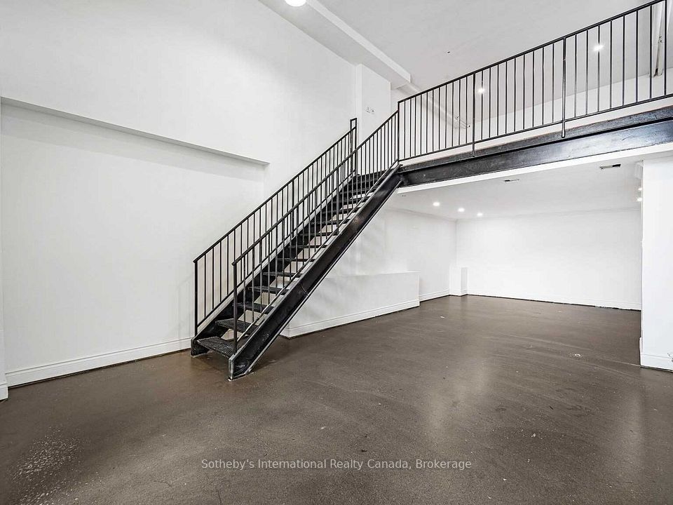 401 Logan Avenue 122, Toronto, ON M4M 2P2