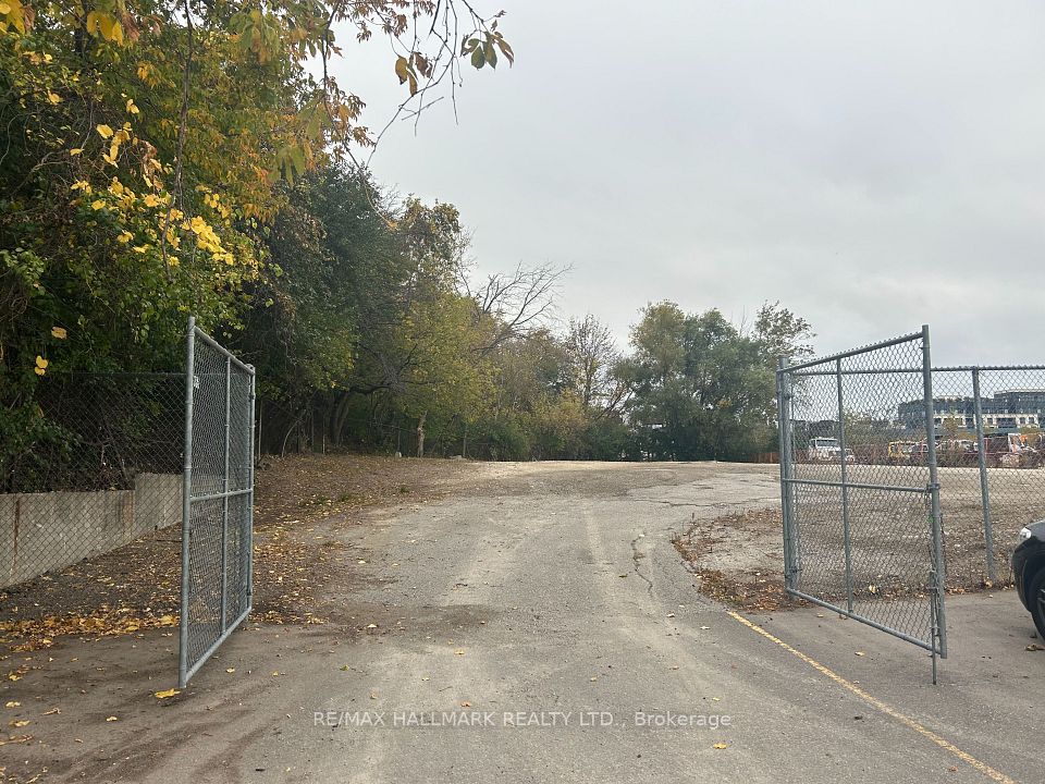 49 Cranfield Road, Toronto, ON M4B 3H3