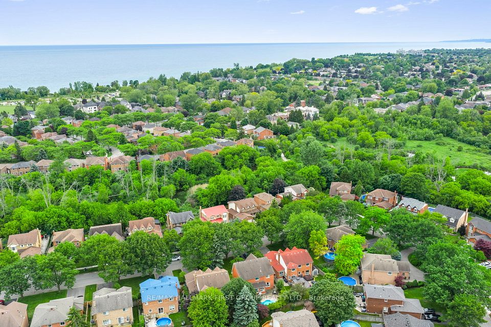 60 Spiers Crescent, Ajax, ON L1S 6Y6 25