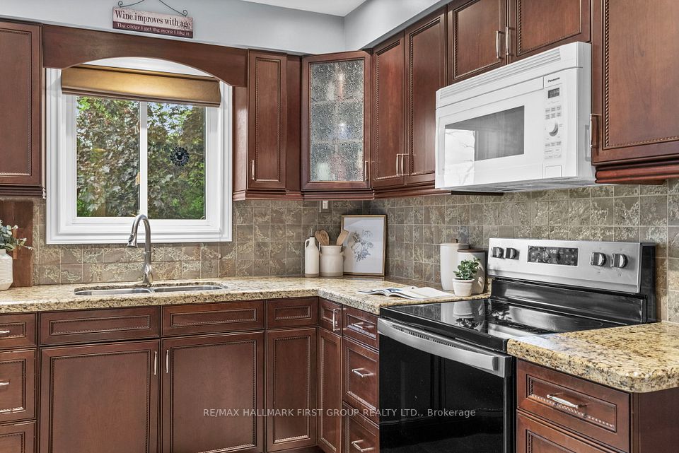 60 Spiers Crescent, Ajax, ON L1S 6Y6 9