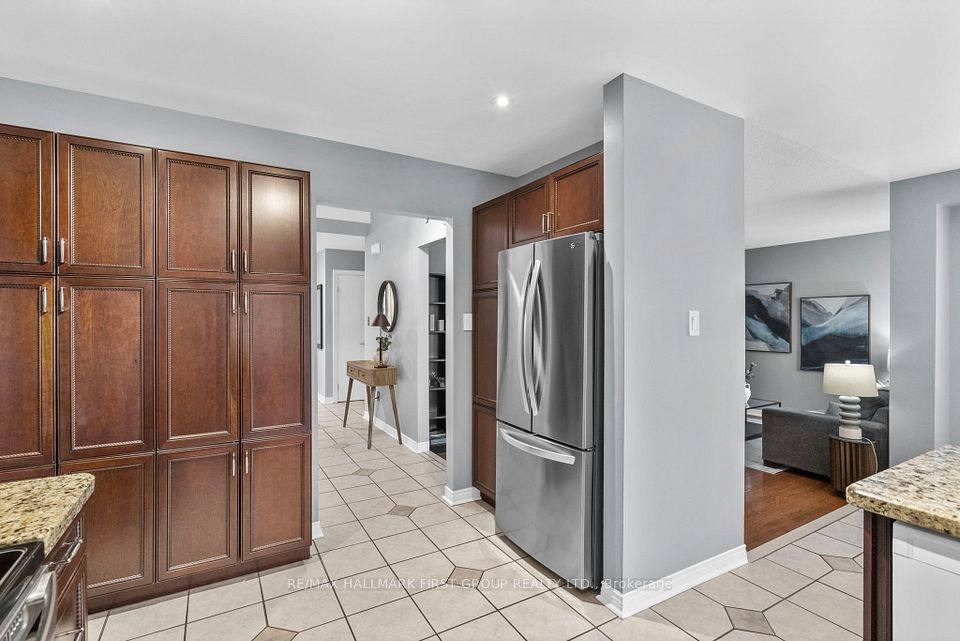 60 Spiers Crescent, Ajax, ON L1S 6Y6 7