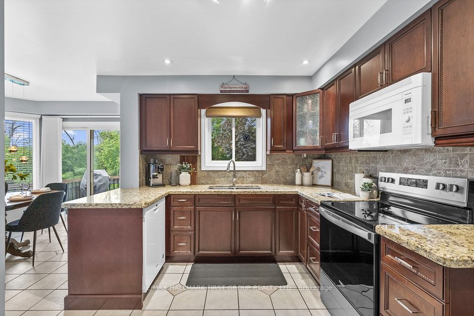 60 Spiers Crescent, Ajax, ON L1S 6Y6 8