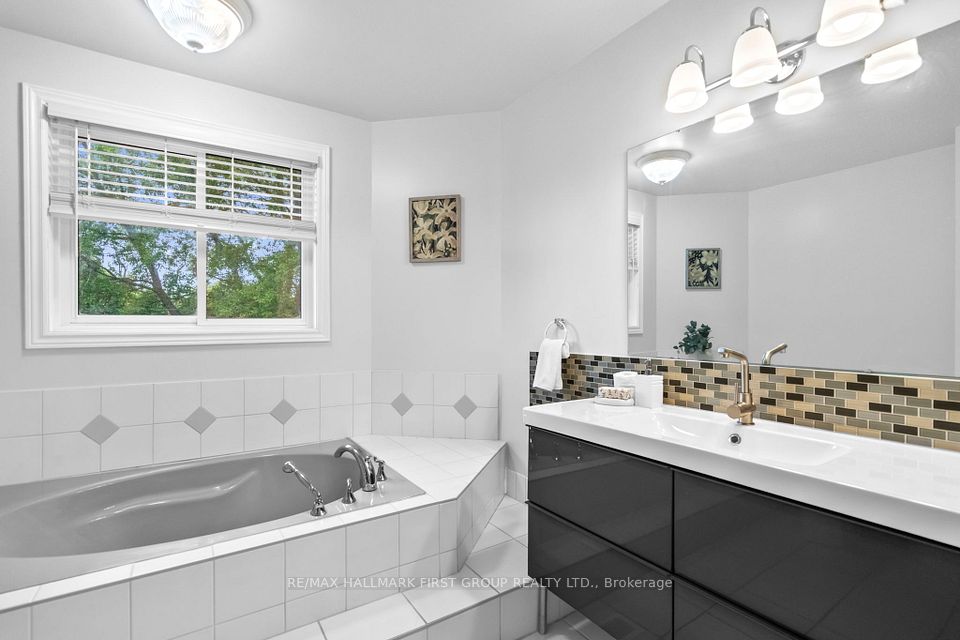 60 Spiers Crescent, Ajax, ON L1S 6Y6 18