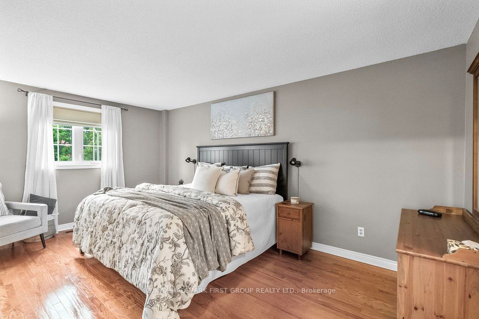 60 Spiers Crescent, Ajax, ON L1S 6Y6 17