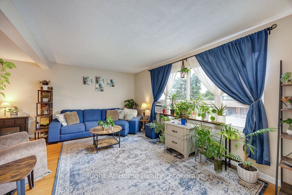 10 Newing Court, Ajax, ON L1S 2T6 18
