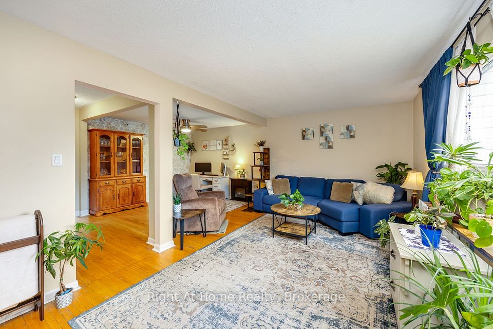10 Newing Court, Ajax, ON L1S 2T6 19