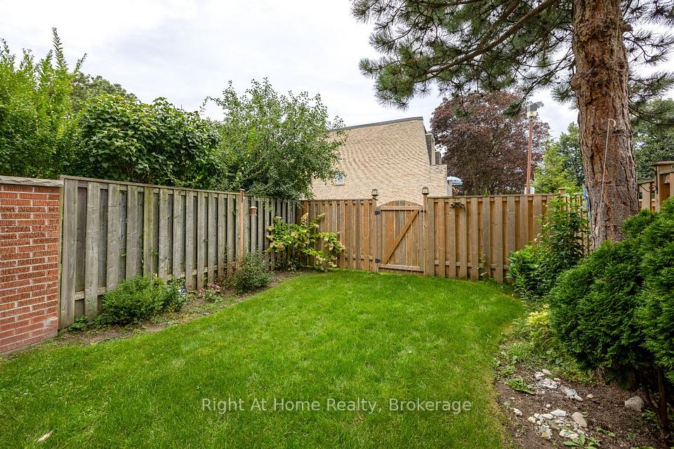 10 Newing Court, Ajax, ON L1S 2T6 4