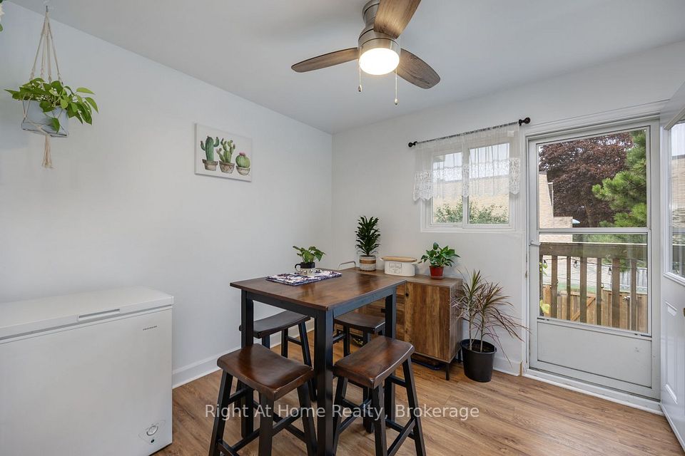 10 Newing Court, Ajax, ON L1S 2T6 14