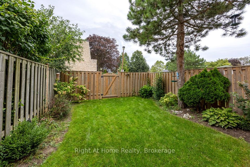 10 Newing Court, Ajax, ON L1S 2T6 7