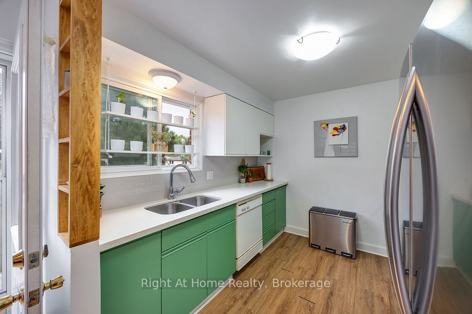 10 Newing Court, Ajax, ON L1S 2T6 11