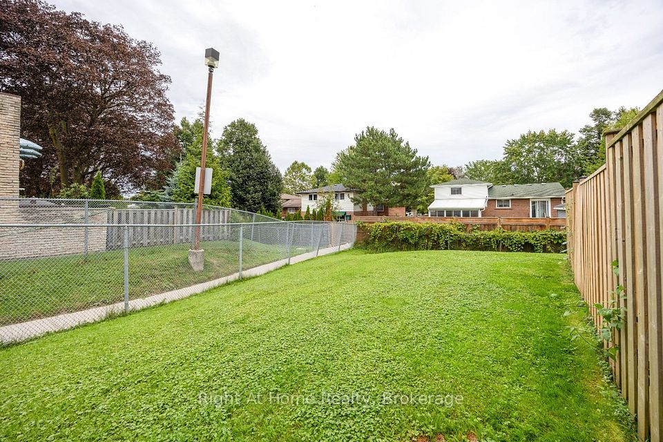 10 Newing Court, Ajax, ON L1S 2T6 9