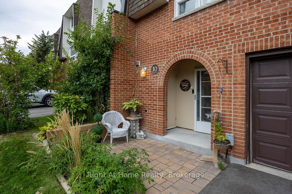 10 Newing Court, Ajax, ON L1S 2T6 2