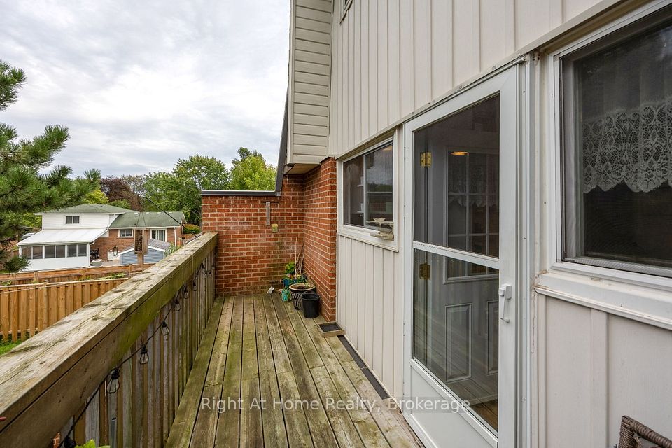 10 Newing Court, Ajax, ON L1S 2T6 17