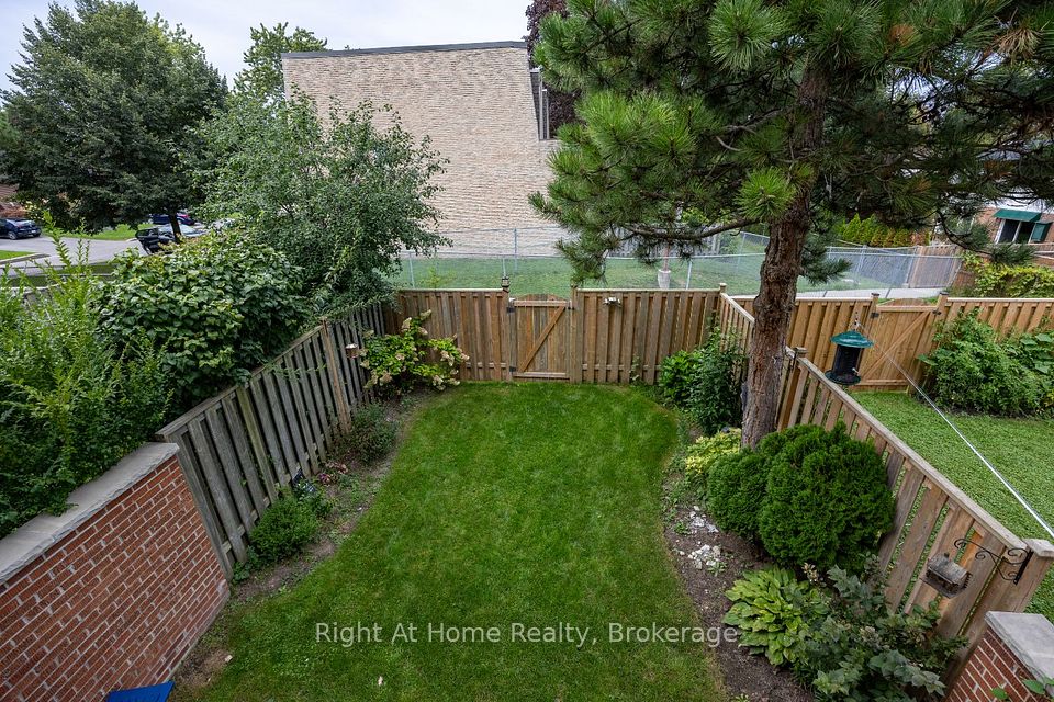 10 Newing Court, Ajax, ON L1S 2T6 8