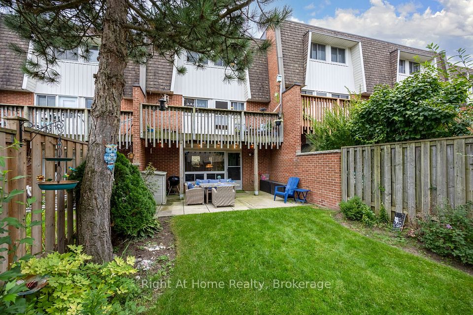 10 Newing Court, Ajax, ON L1S 2T6 5