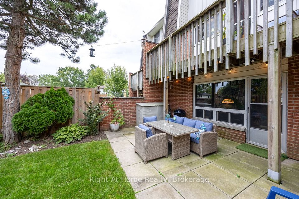 10 Newing Court, Ajax, ON L1S 2T6 6