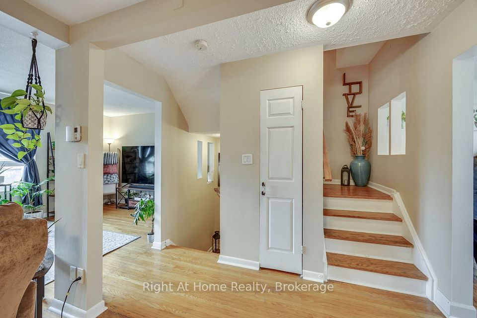 10 Newing Court, Ajax, ON L1S 2T6 23