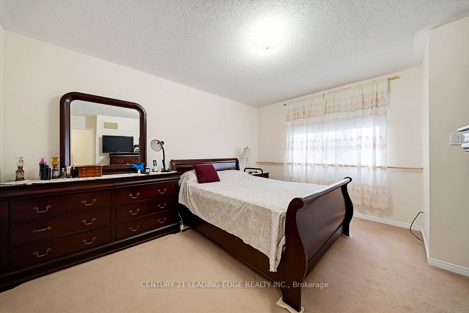 75 Howlett Crescent, Ajax, ON L1T 0A6 23
