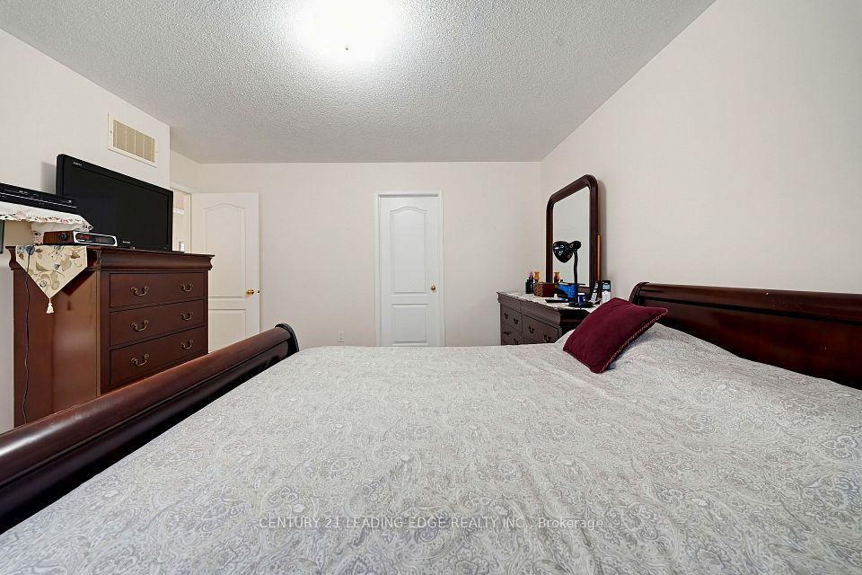 75 Howlett Crescent, Ajax, ON L1T 0A6 25