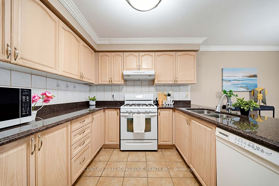 75 Howlett Crescent, Ajax, ON L1T 0A6 18