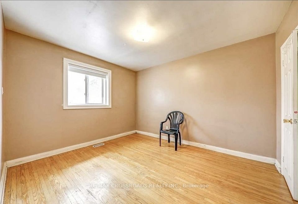 43 Sophia Drive, Toronto, ON M1H 1Z3 6