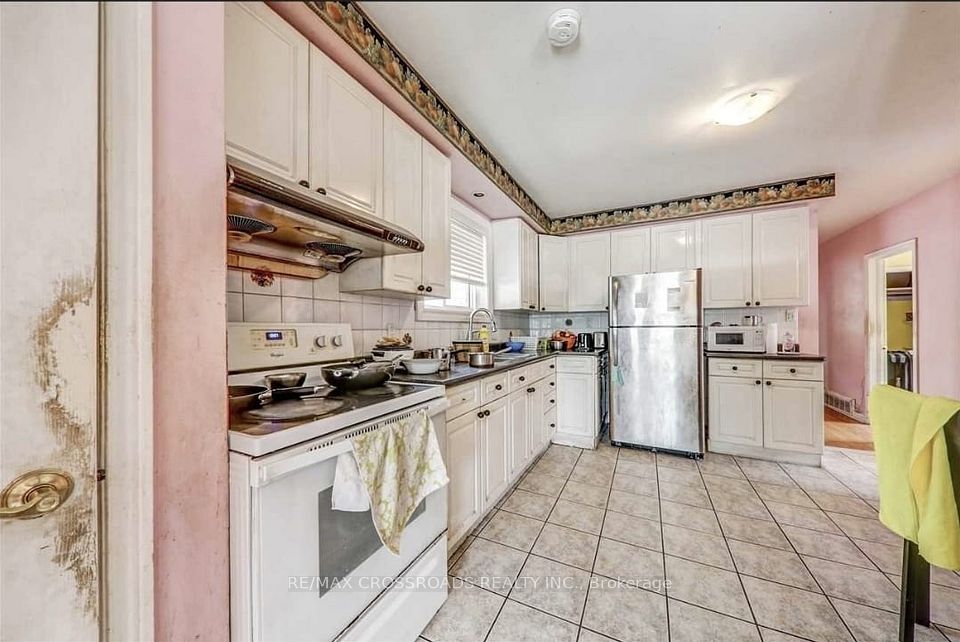 43 Sophia Drive, Toronto, ON M1H 1Z3 4