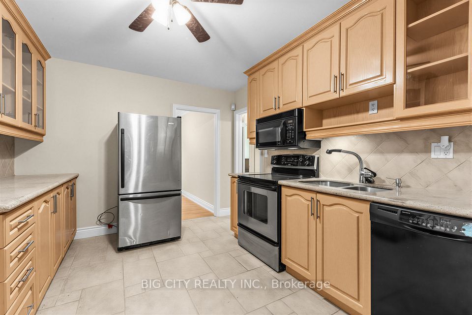 30 Lozoway Drive, Toronto, ON M1K 2Y4 11