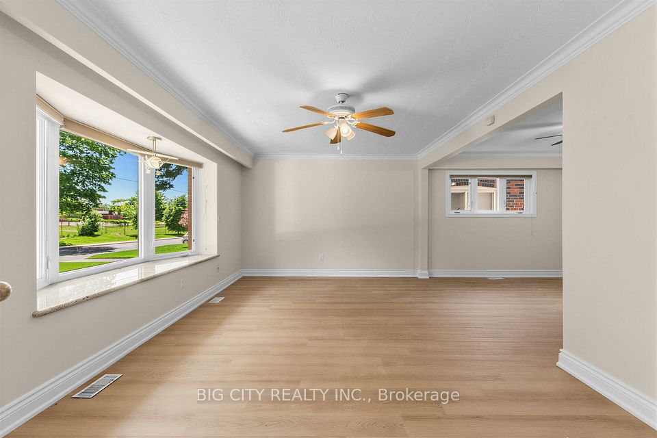 30 Lozoway Drive, Toronto, ON M1K 2Y4 4