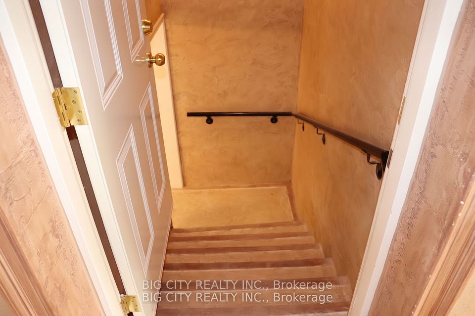 30 Lozoway Drive, Toronto, ON M1K 2Y4 16