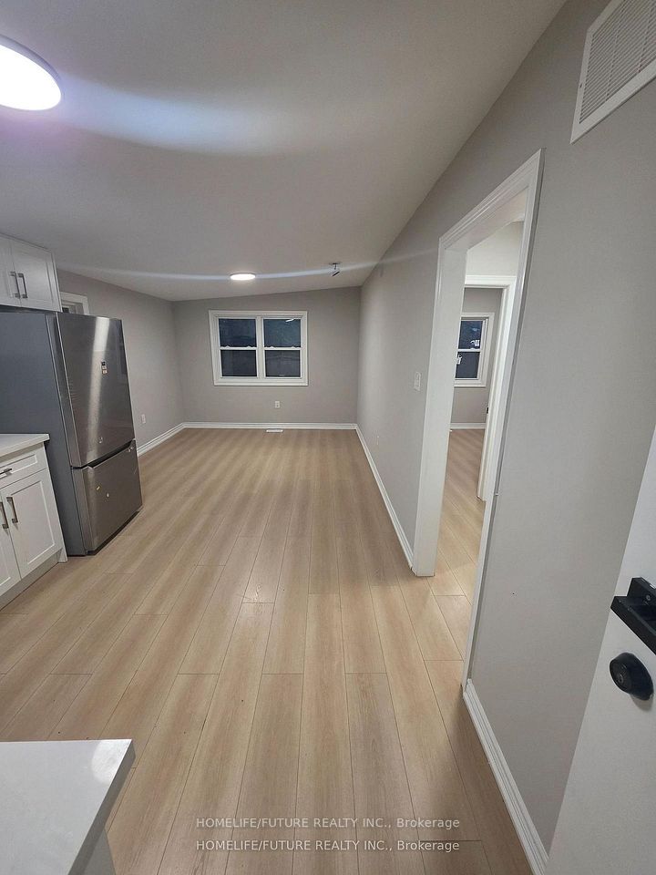 2983 Lawrence Avenue E, Toronto, ON M1P 2V6 15