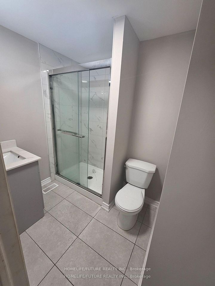 2983 Lawrence Avenue E, Toronto, ON M1P 2V6 8