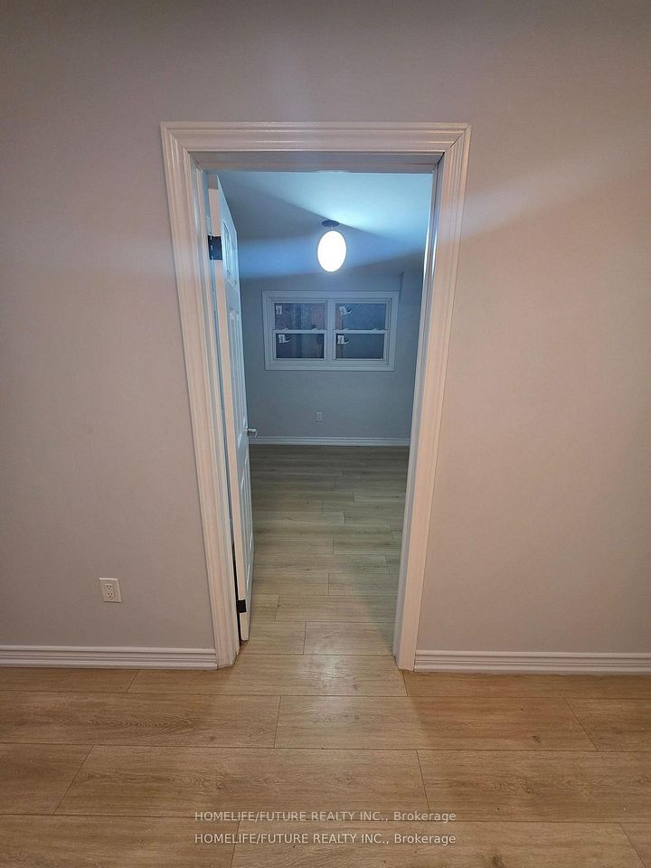 2983 Lawrence Avenue E, Toronto, ON M1P 2V6 13