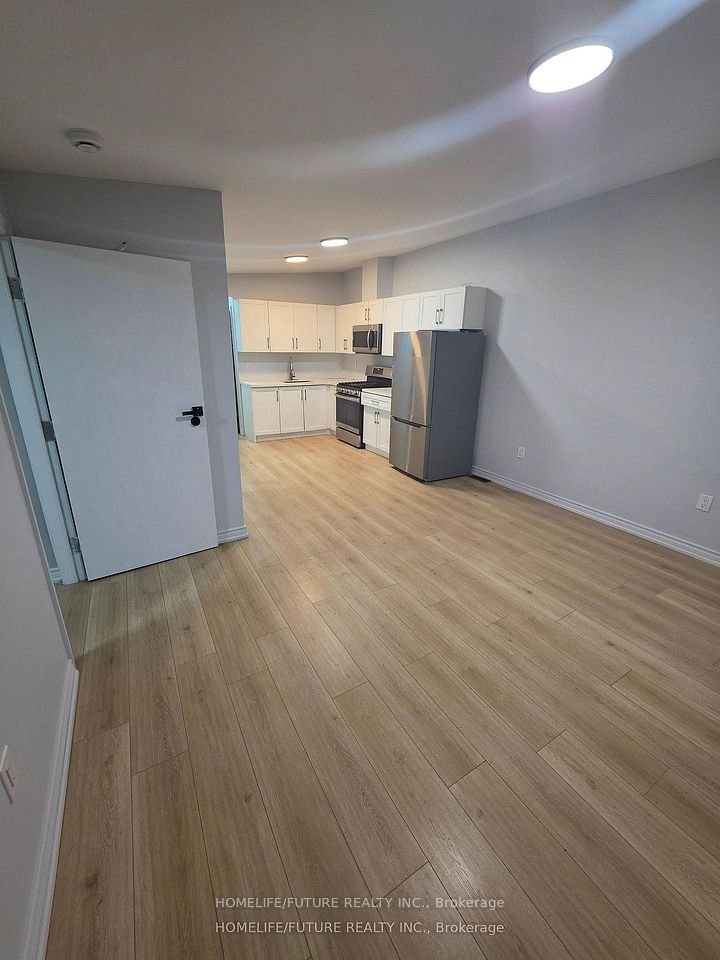 2983 Lawrence Avenue E, Toronto, ON M1P 2V6 21