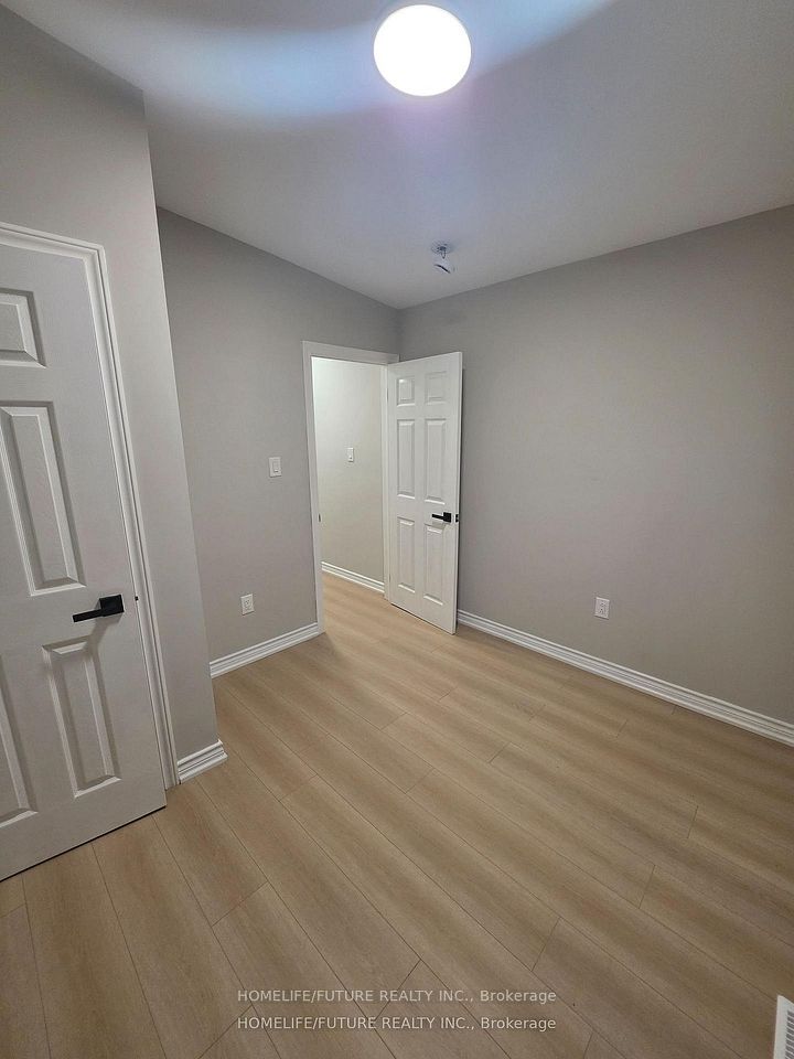2983 Lawrence Avenue E, Toronto, ON M1P 2V6 4