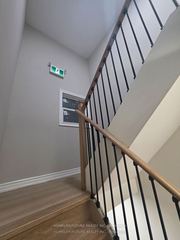 2983 Lawrence Avenue E, Toronto, ON M1P 2V6 17