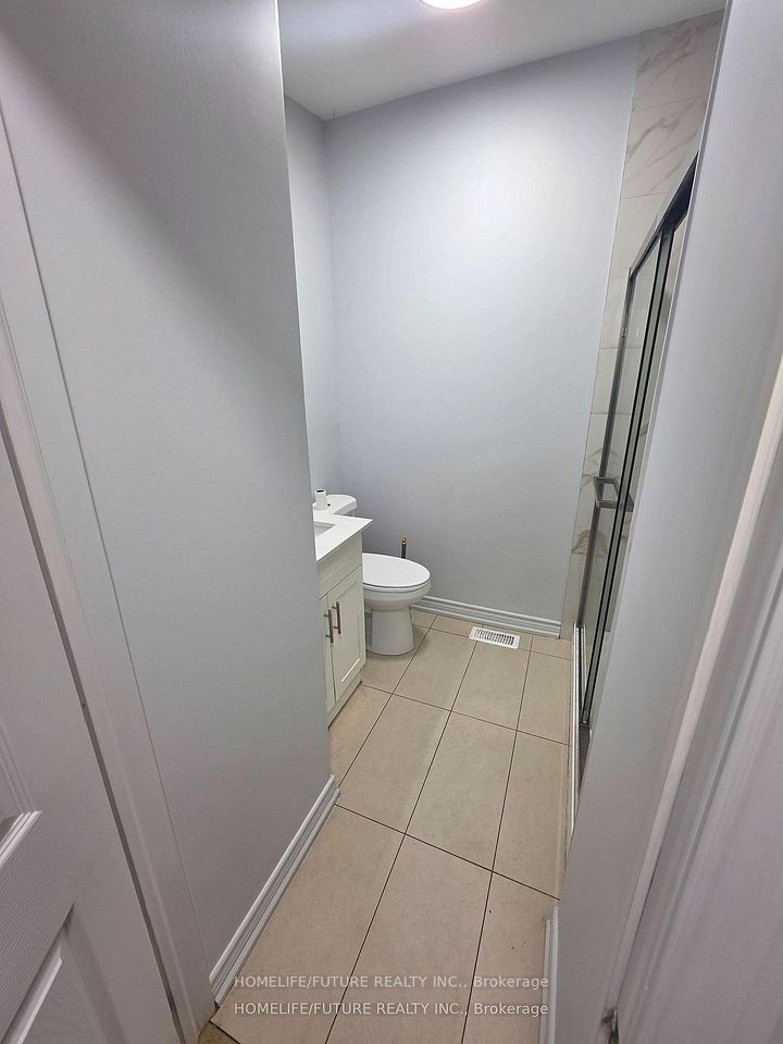 2983 Lawrence Avenue E, Toronto, ON M1P 2V6 5