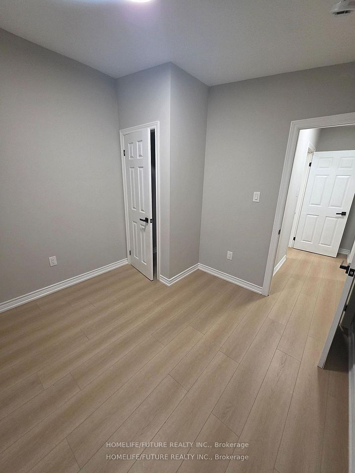 2983 Lawrence Avenue E, Toronto, ON M1P 2V6 16
