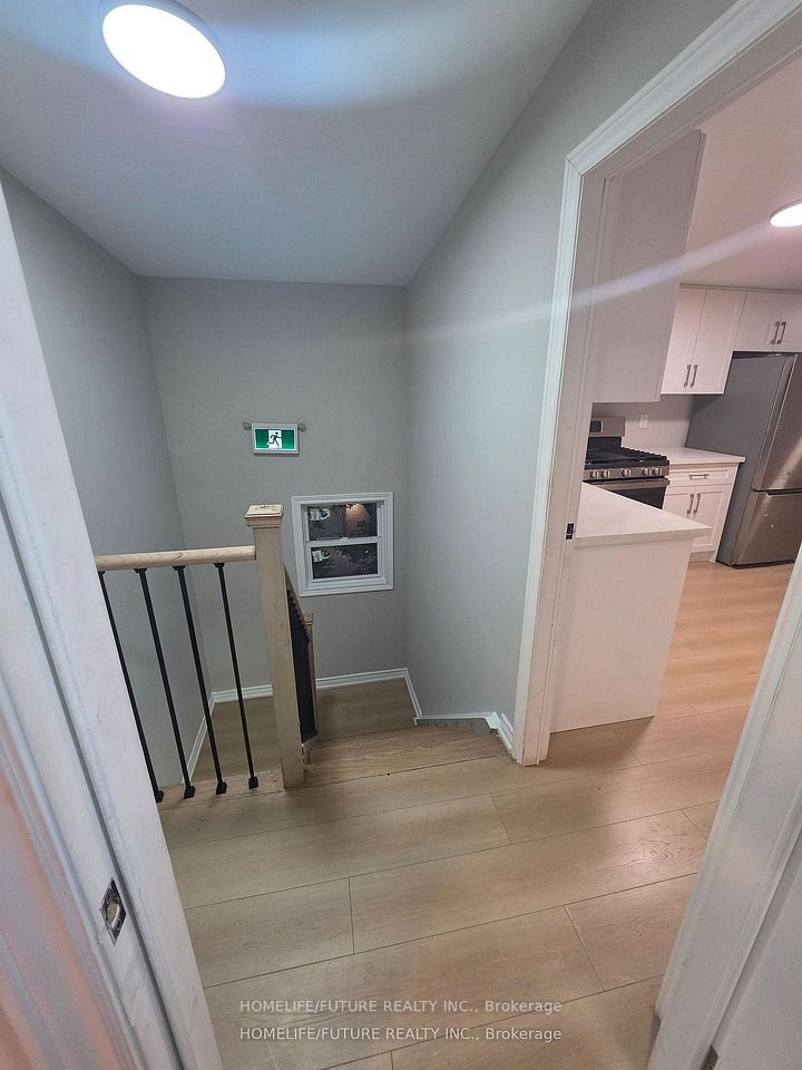 2983 Lawrence Avenue E, Toronto, ON M1P 2V6 7