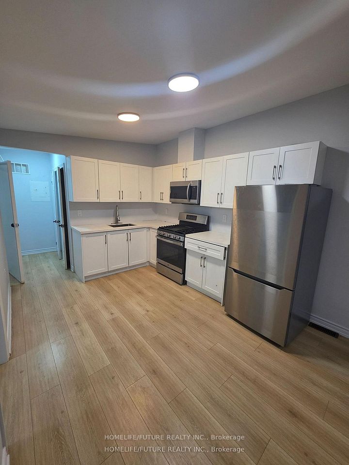 2983 Lawrence Avenue E, Toronto, ON M1P 2V6 12