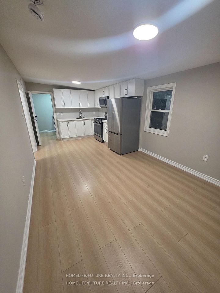 2983 Lawrence Avenue E, Toronto, ON M1P 2V6 10