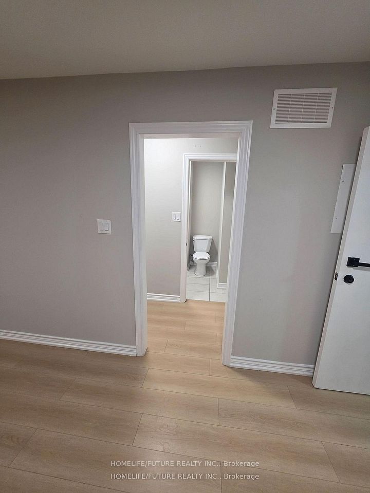 2983 Lawrence Avenue E, Toronto, ON M1P 2V6 6