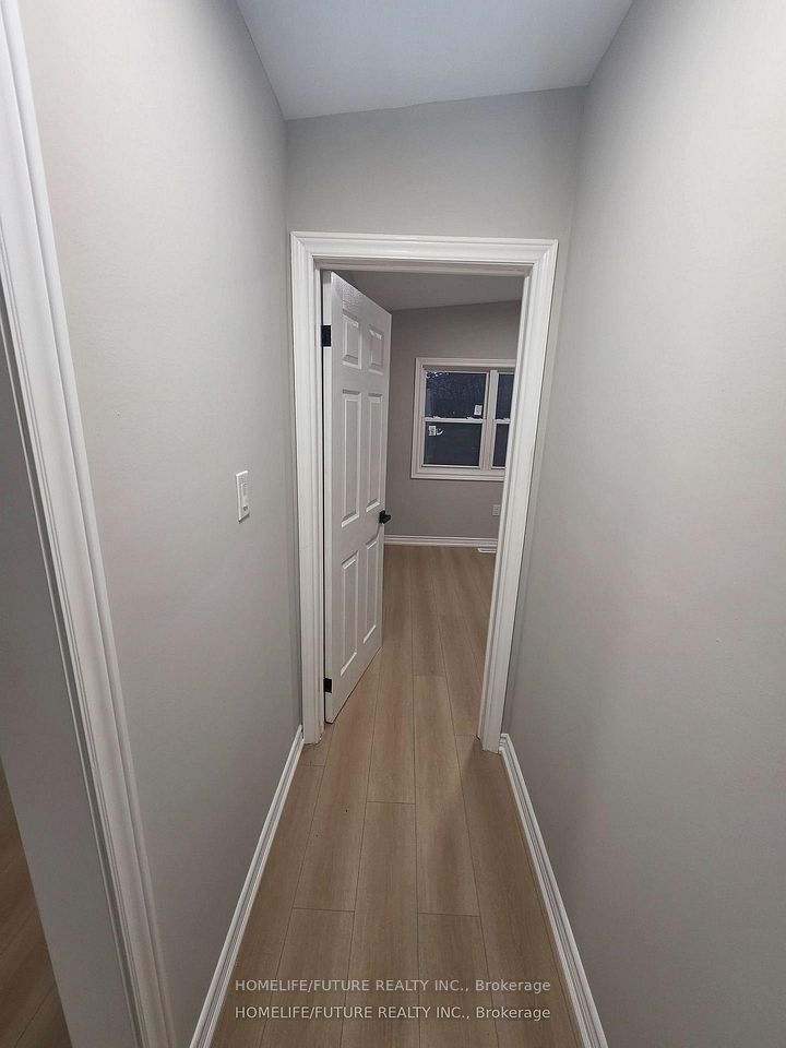 2983 Lawrence Avenue E, Toronto, ON M1P 2V6 24