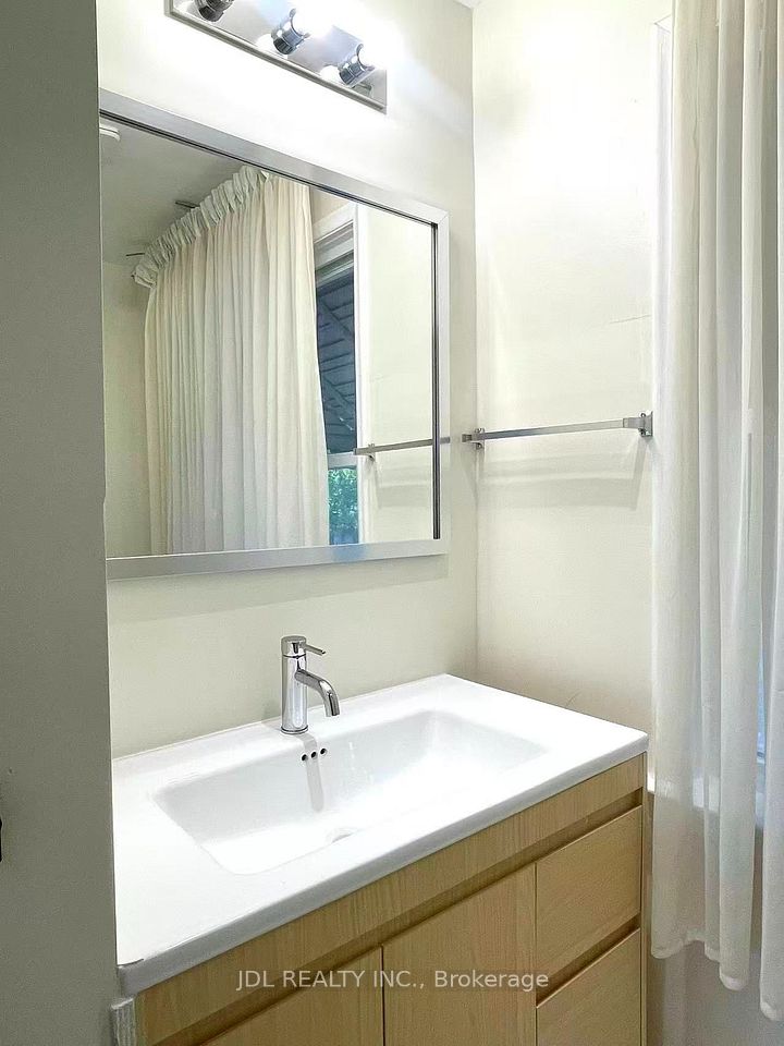 73 Shilton Road Main, Toronto, ON M1S 2J8 18